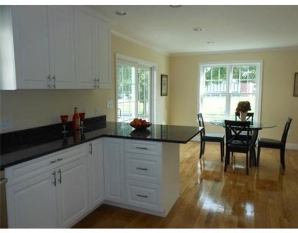 3 Oakley Rd 3, Watertown, MA 02472