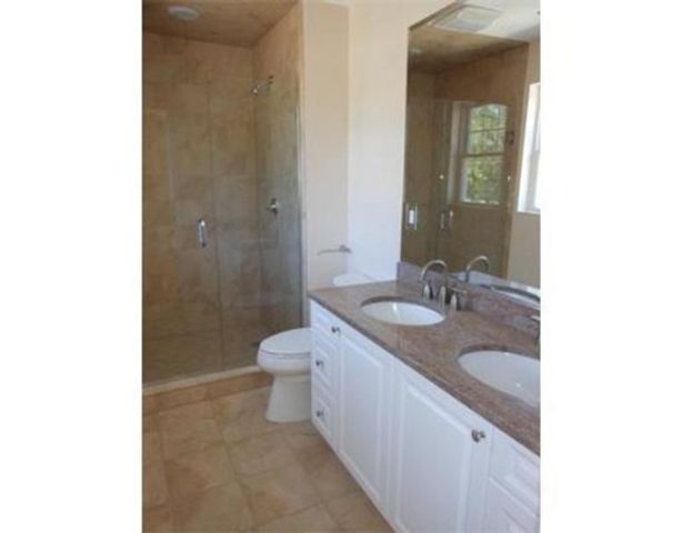 3 Oakley Rd 3, Watertown, MA 02472