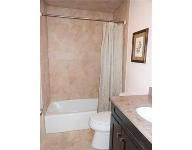 3 Oakley Rd 3, Watertown, MA 02472