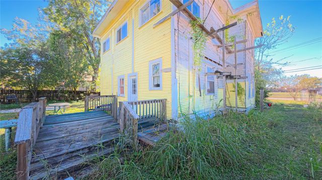 403 Farquhar Street, Navasota, TX 77868