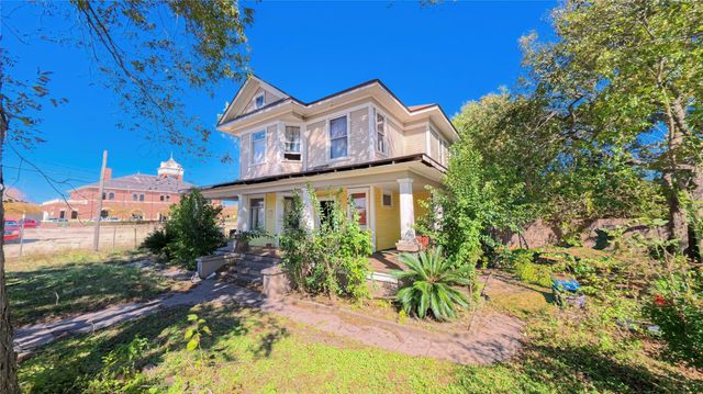 403 Farquhar Street, Navasota, TX 77868