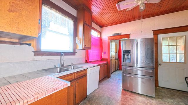 403 Farquhar Street, Navasota, TX 77868