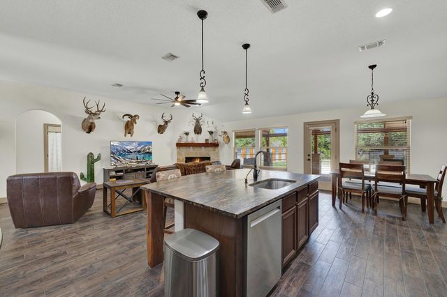 1184 Summit BLF, Canyon Lake, TX 78133