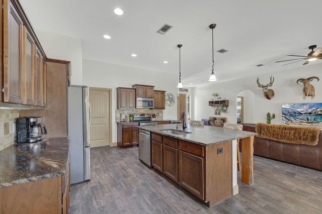 1184 Summit BLF, Canyon Lake, TX 78133