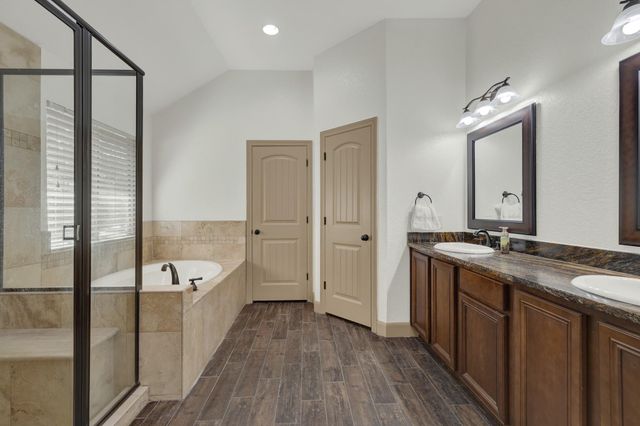 1184 Summit BLF, Canyon Lake, TX 78133