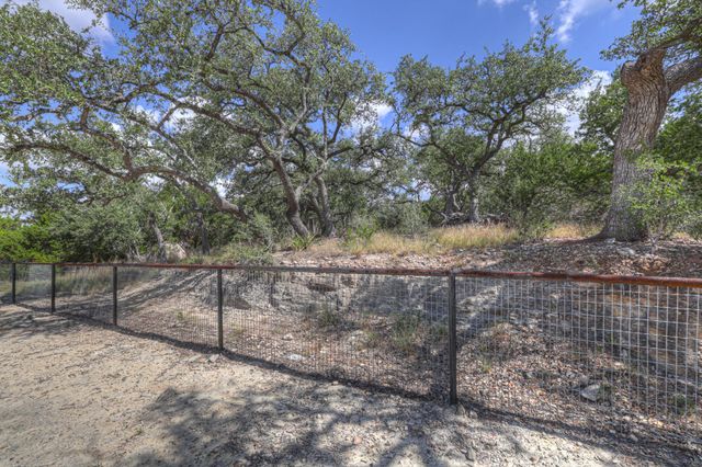 1184 Summit BLF, Canyon Lake, TX 78133