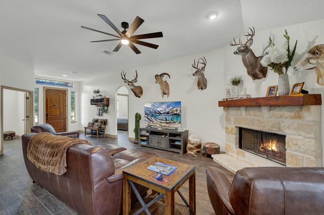 1184 Summit BLF, Canyon Lake, TX 78133