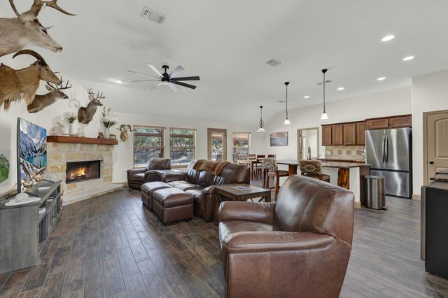 1184 Summit BLF, Canyon Lake, TX 78133