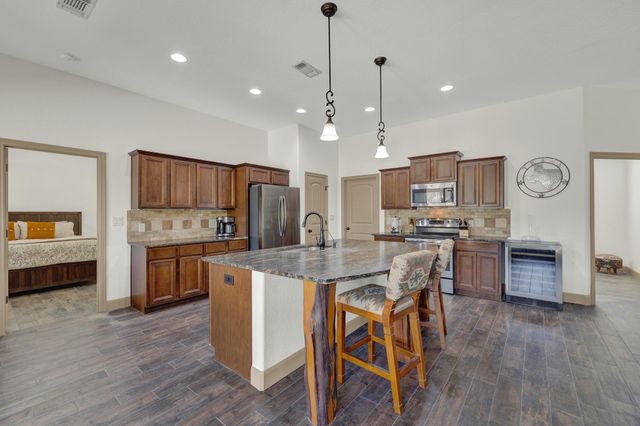 1184 Summit BLF, Canyon Lake, TX 78133