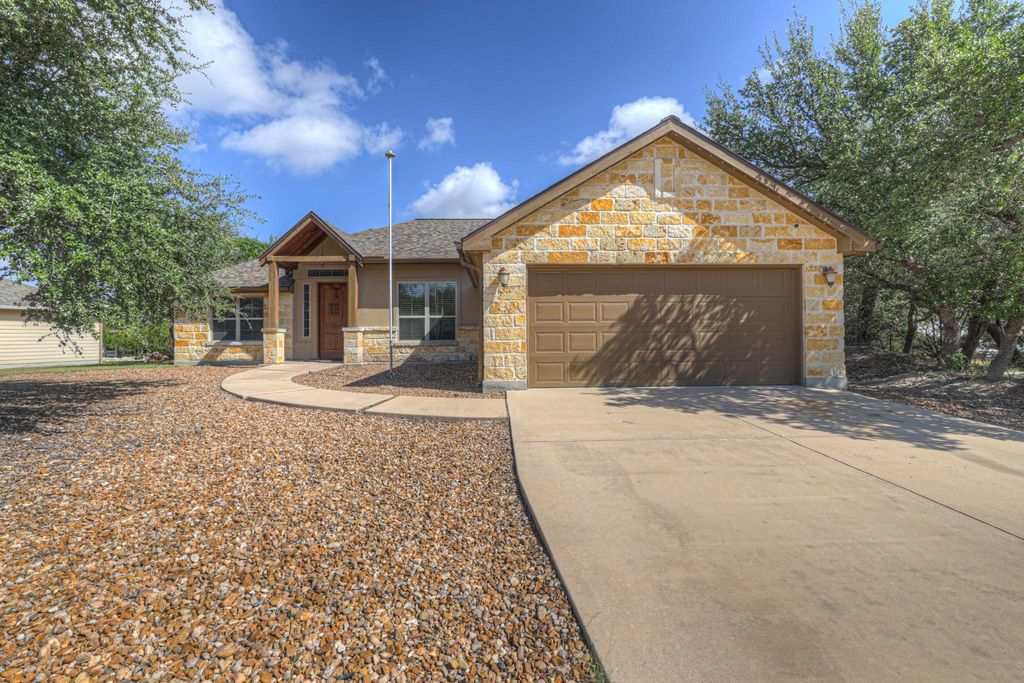 1184 Summit BLF, Canyon Lake, TX 78133