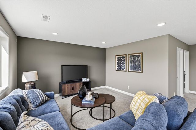 1422 Woods Road NE, Isanti, MN 55040