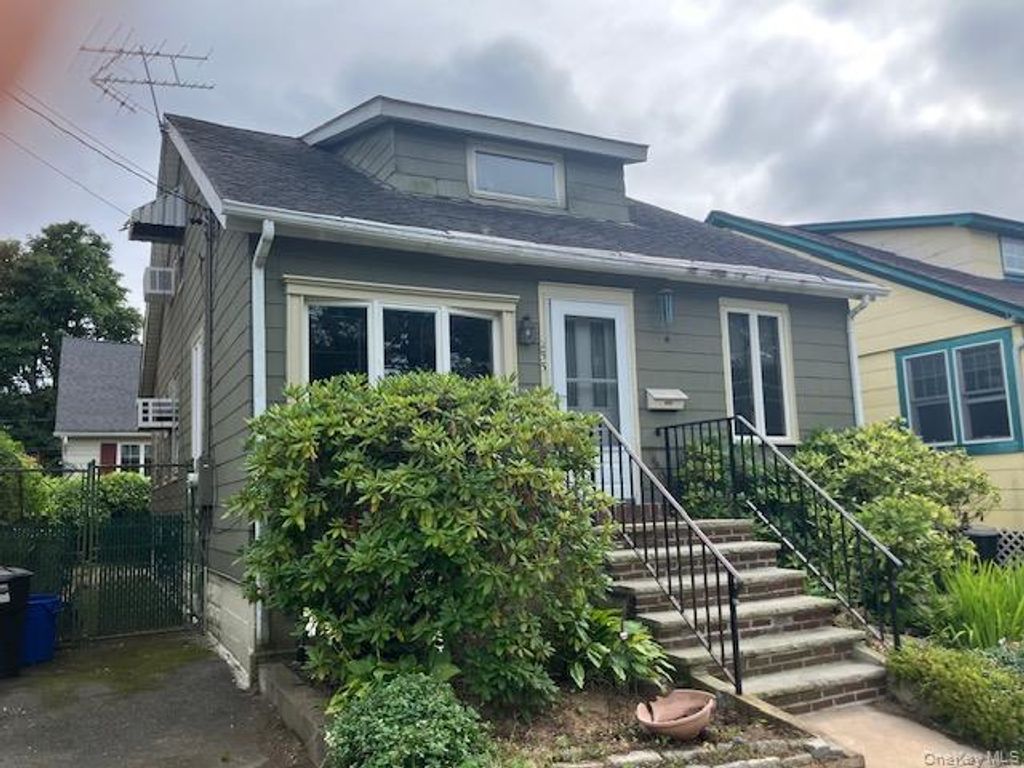 233 8th Avenue, Sea Cliff, NY 11579 — photo 2
