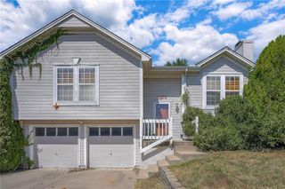 1900 Blackfoot Court, Greenwood, MO 64034