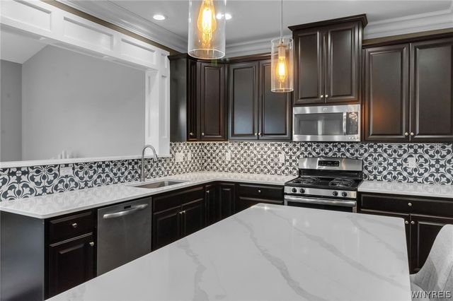 684 Pleasant View Drive, Lancaster, NY 14086