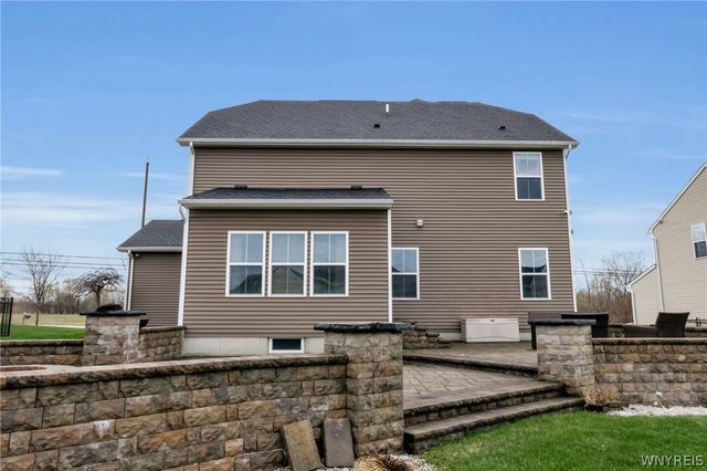 684 Pleasant View Drive, Lancaster, NY 14086