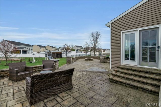 684 Pleasant View Drive, Lancaster, NY 14086