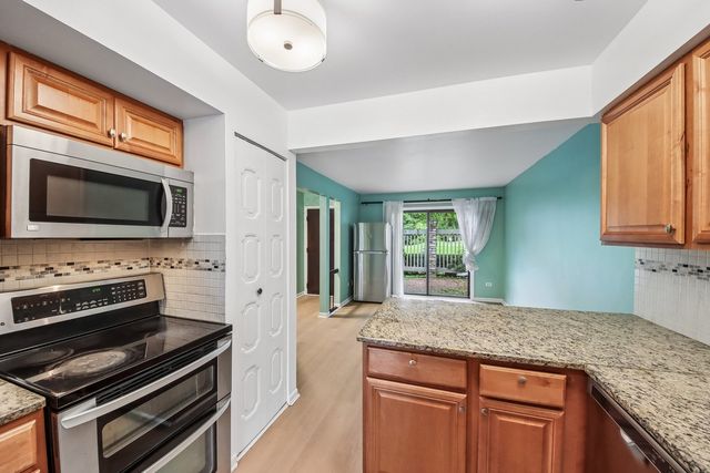 105 W Dover Drive, Mount Prospect, IL 60056