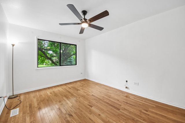 105 W Dover Drive, Mount Prospect, IL 60056