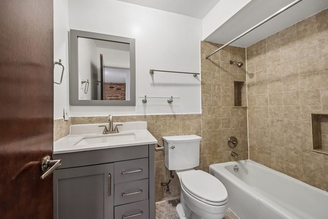 105 W Dover Drive, Mount Prospect, IL 60056