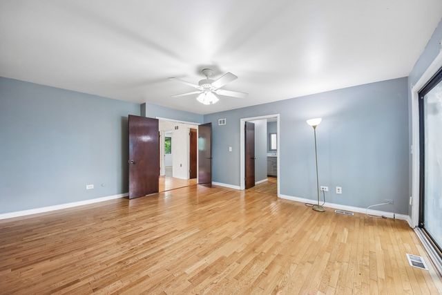 105 W Dover Drive, Mount Prospect, IL 60056
