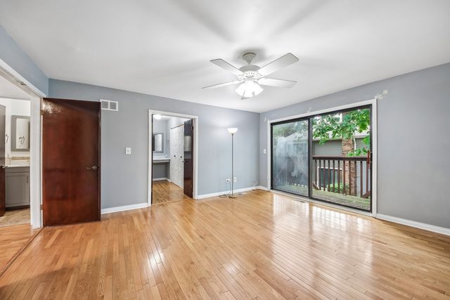 105 W Dover Drive, Mount Prospect, IL 60056