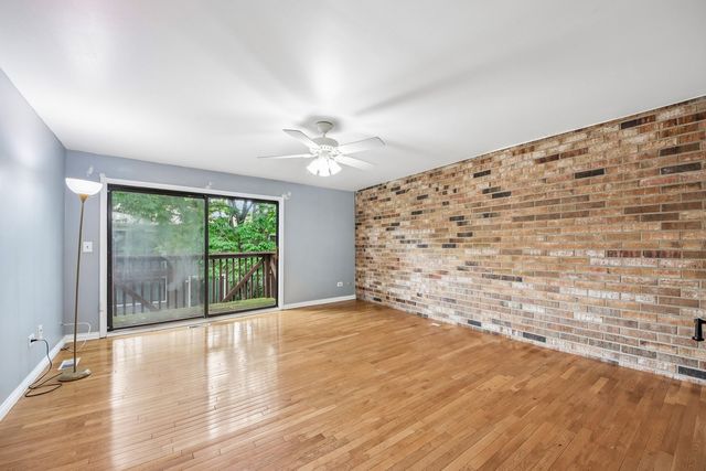 105 W Dover Drive, Mount Prospect, IL 60056