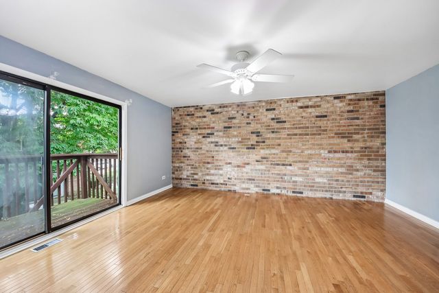 105 W Dover Drive, Mount Prospect, IL 60056