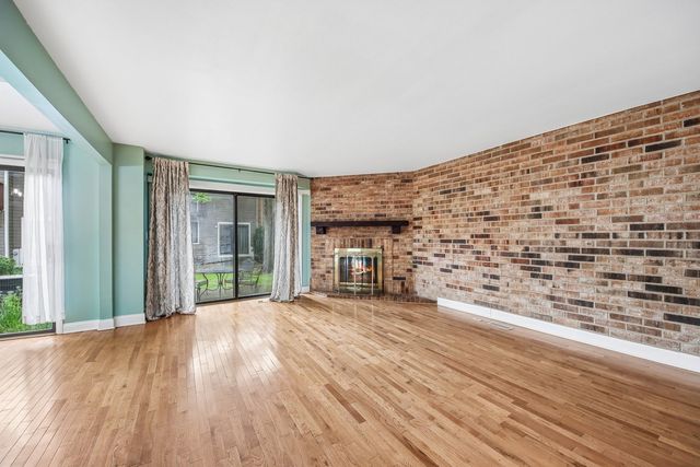 105 W Dover Drive, Mount Prospect, IL 60056