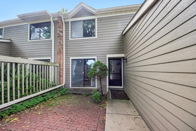 105 W Dover Drive, Mount Prospect, IL 60056