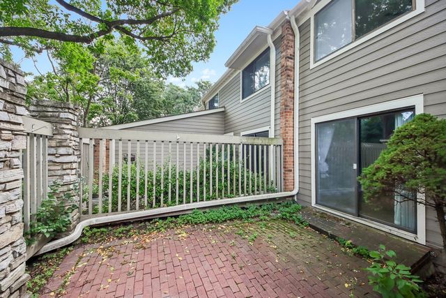 105 W Dover Drive, Mount Prospect, IL 60056