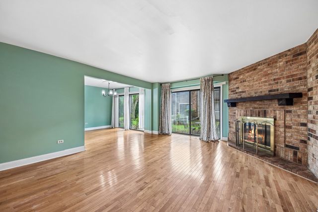 105 W Dover Drive, Mount Prospect, IL 60056