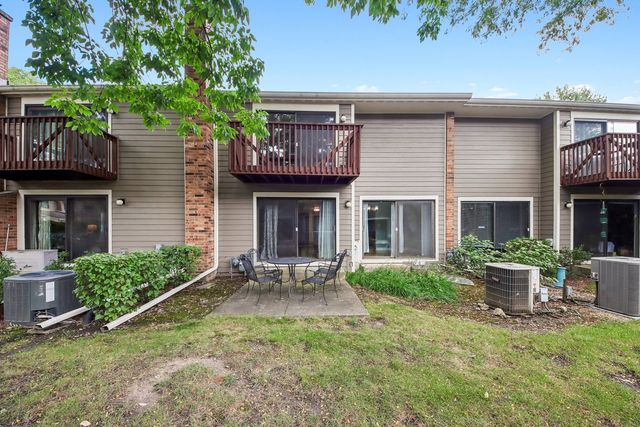 105 W Dover Drive, Mount Prospect, IL 60056