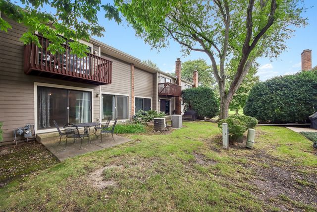 105 W Dover Drive, Mount Prospect, IL 60056