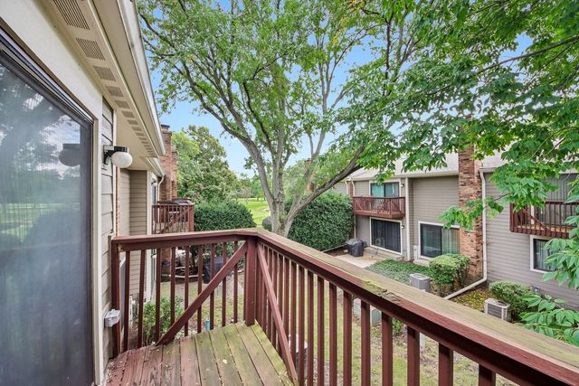 105 W Dover Drive, Mount Prospect, IL 60056