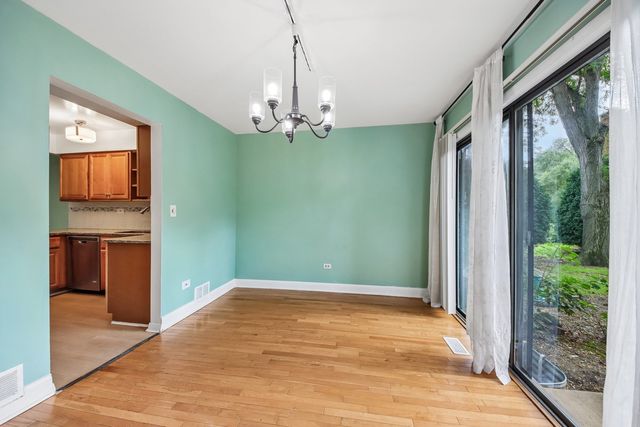 105 W Dover Drive, Mount Prospect, IL 60056