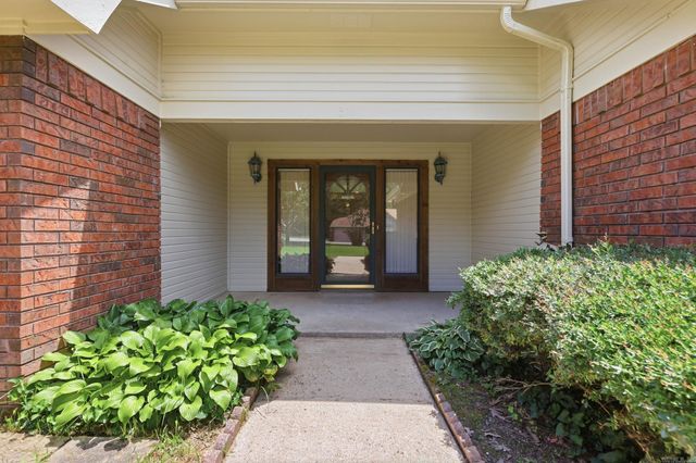 310 White Blossom Circle, Bryant, AR 72022