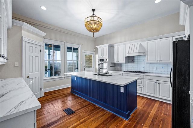 2207 Bernardo De Galvez, Galveston, TX 77550