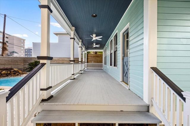 2207 Bernardo De Galvez, Galveston, TX 77550