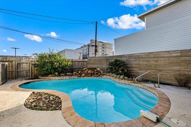 2207 Bernardo De Galvez, Galveston, TX 77550