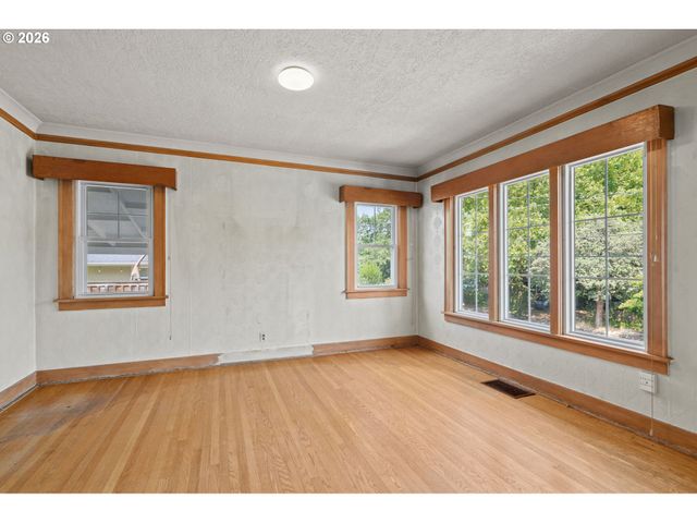 4035 Se 14TH Ave, Portland, OR 97202