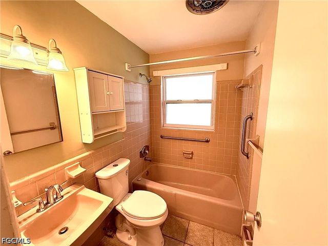 4937 Viceroy CT 1, Cape Coral, FL 33904