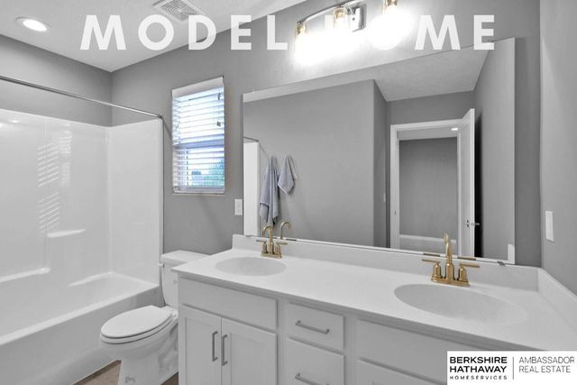 10518 S 113th Street, Papillion, NE 68046