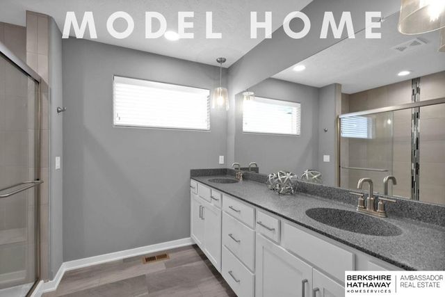 10518 S 113th Street, Papillion, NE 68046