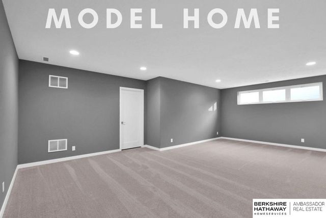 10518 S 113th Street, Papillion, NE 68046