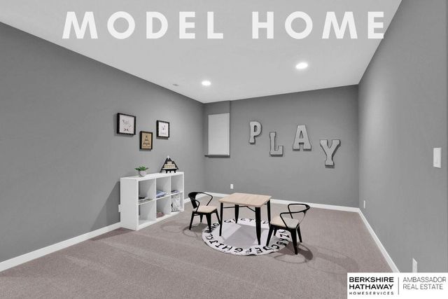 10518 S 113th Street, Papillion, NE 68046