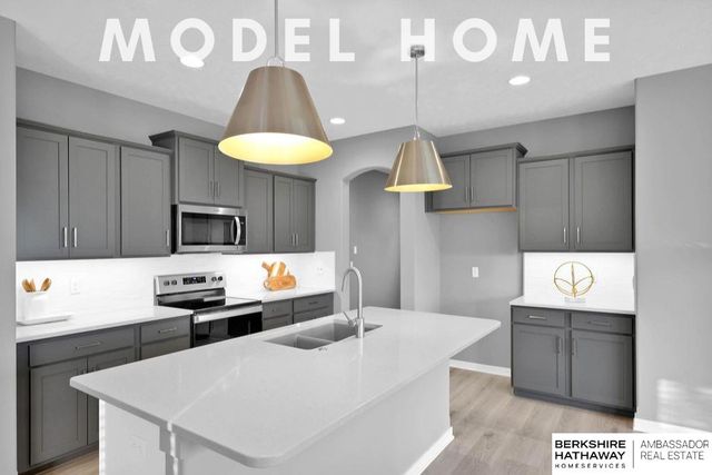 10518 S 113th Street, Papillion, NE 68046