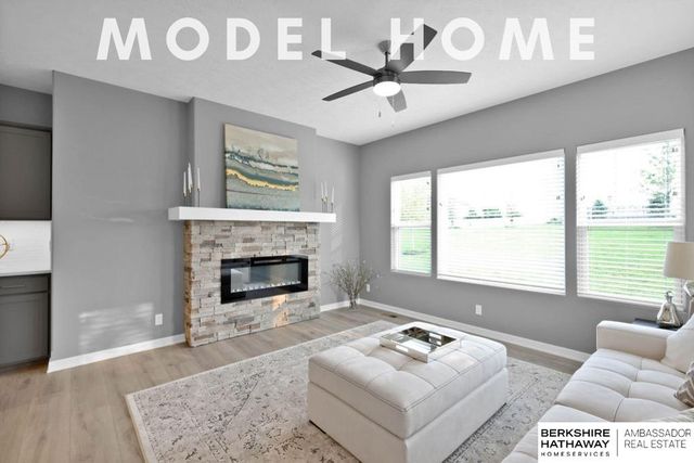 10518 S 113th Street, Papillion, NE 68046