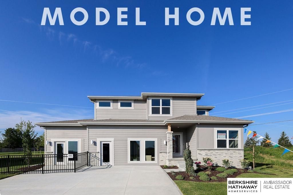 10518 S 113th Street, Papillion, NE 68046