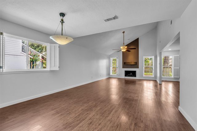 6835 Queensclub Drive, Houston, TX 77069