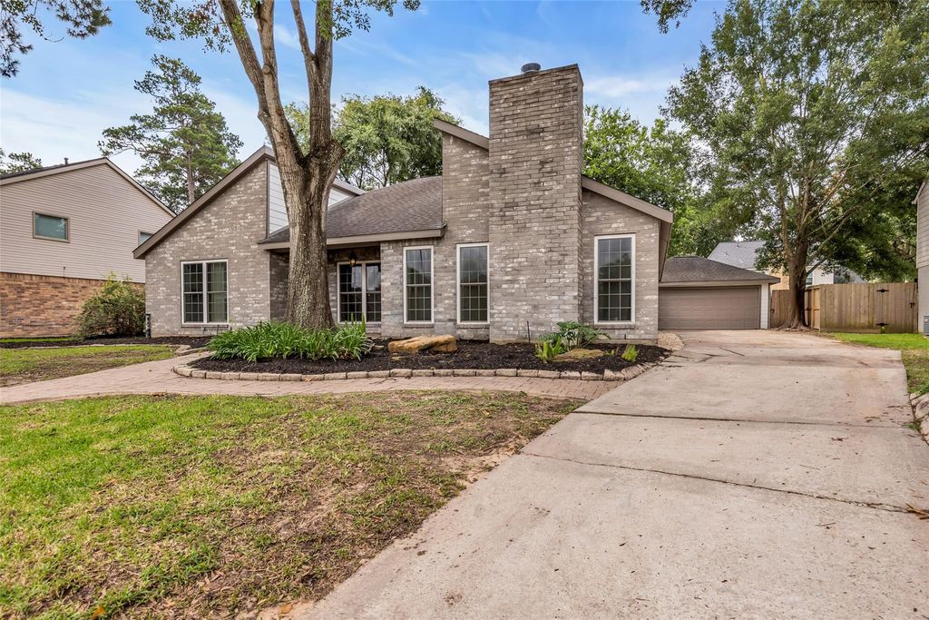 6835 Queensclub Drive, Houston, TX 77069